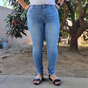 Old Navy Rockstar Super Skinny High-Rise Built-In Sculpt Size 14 Petite